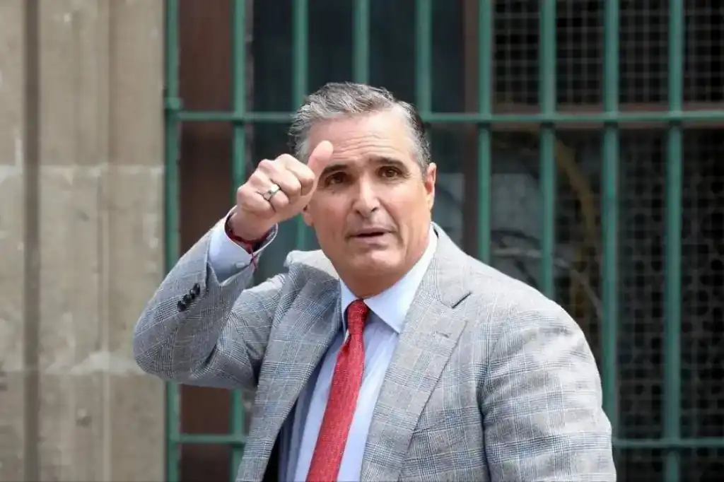 TelevisaUnivisión revoluciona la telenovela: Bernardo Gómez Martínez lidera el salto al formato vertical con 40 microdramas